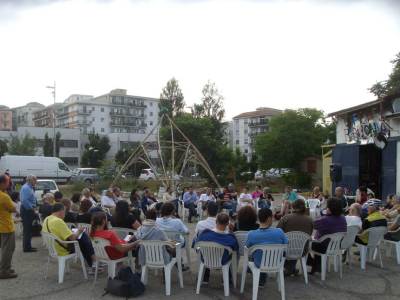 Assemblea della sinistra in basso